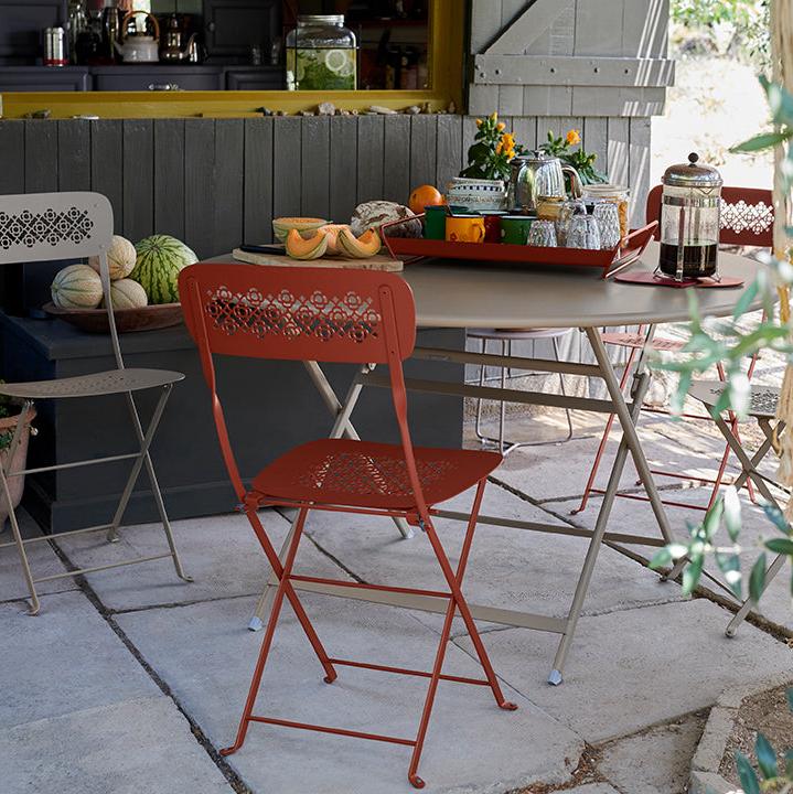 Caractere Round Table