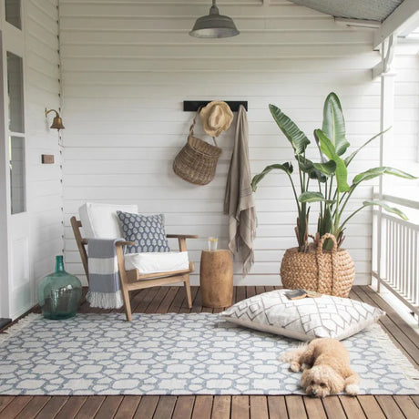 Garden furniture accessories - rugs, cushions, lamos