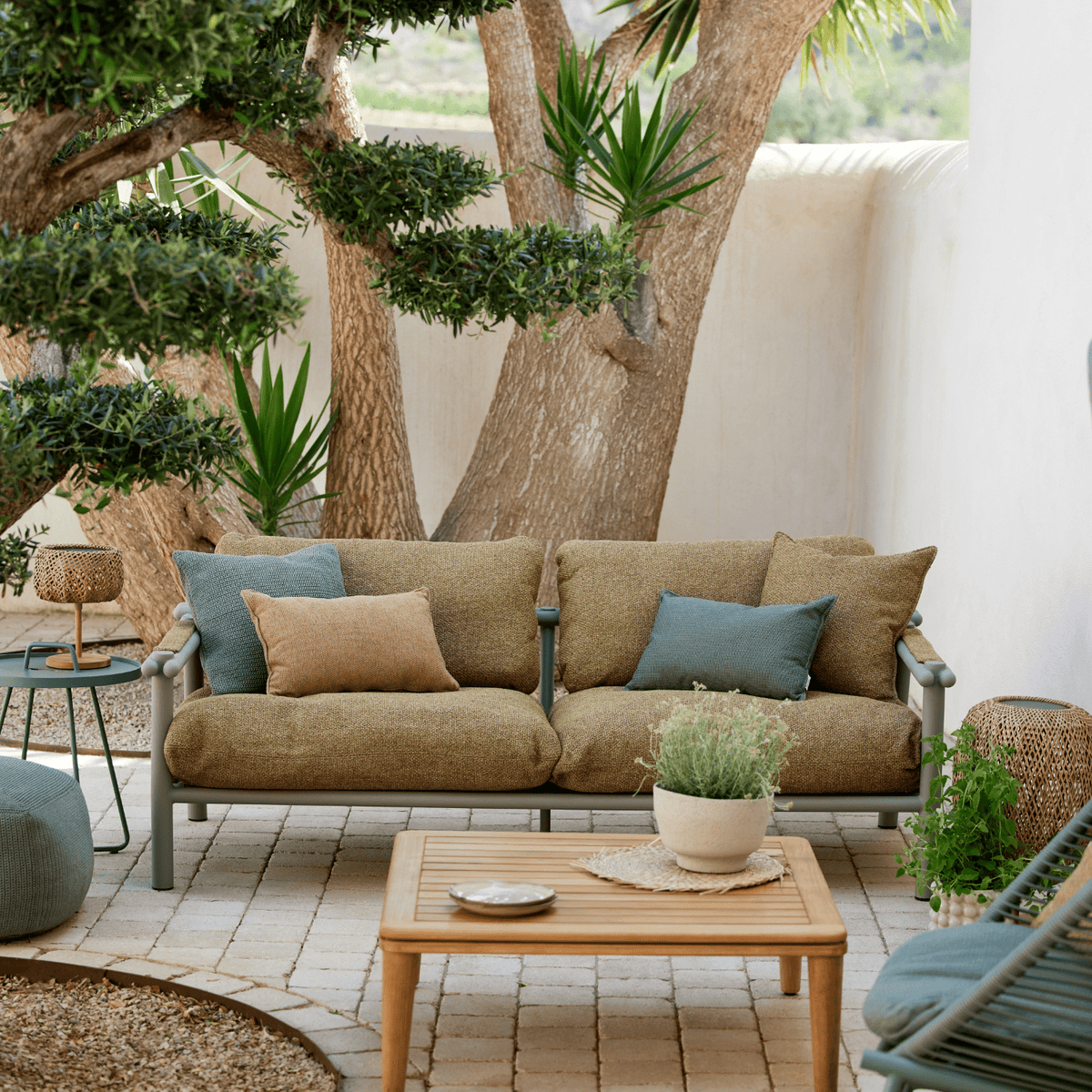 Ex-Display Sticks 2-Seater Sofa – Cedar Nursery - Plants and Outdoor Living