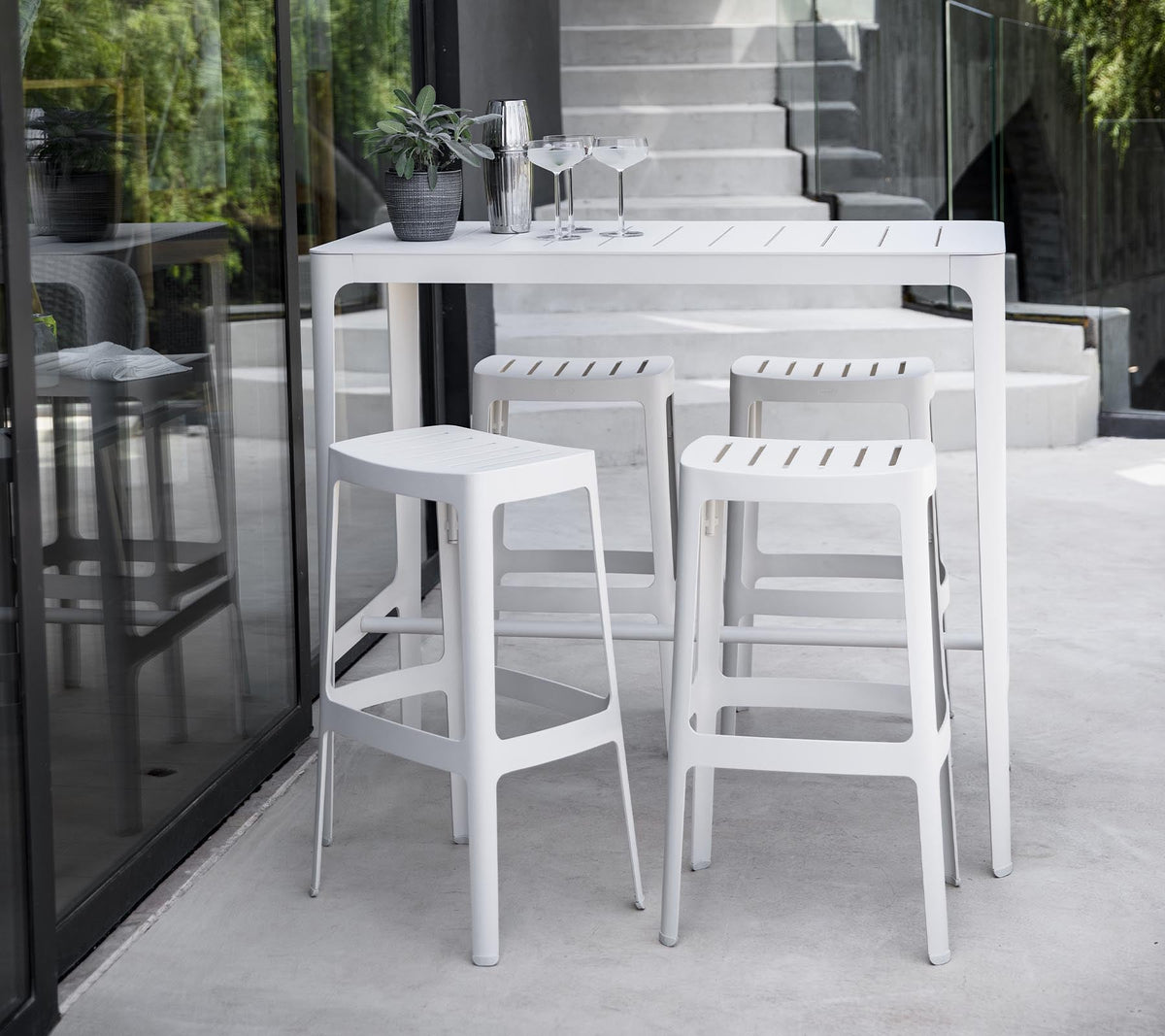 Cut Bar Table - Cedar Nursery - Plants and Outdoor Living
